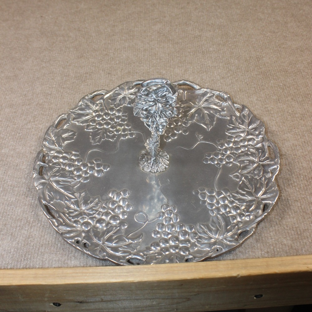 Arthur Court Clusters of Grapes Aluminum Round Platter Tray w Handle 1995 12in